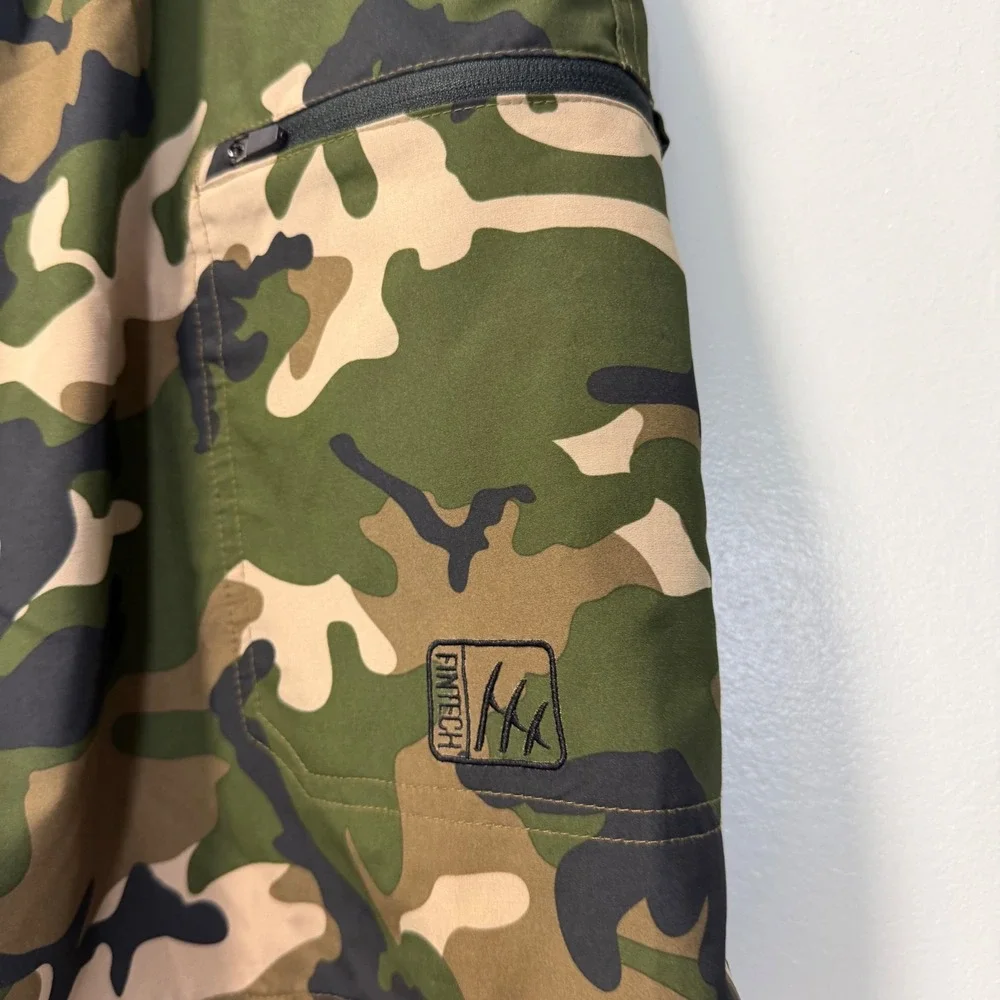 Fintech Mens‎ Camo Performance Fishing Shorts Green Brown Large Zipper Pockets